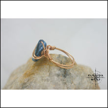 Load image into Gallery viewer, Copper and Shell Handmade Ring - Jewelry Hand Made